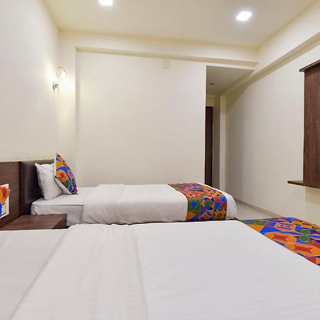 Fabhotel A1 Plaza Ahmedabad Bagian luar foto