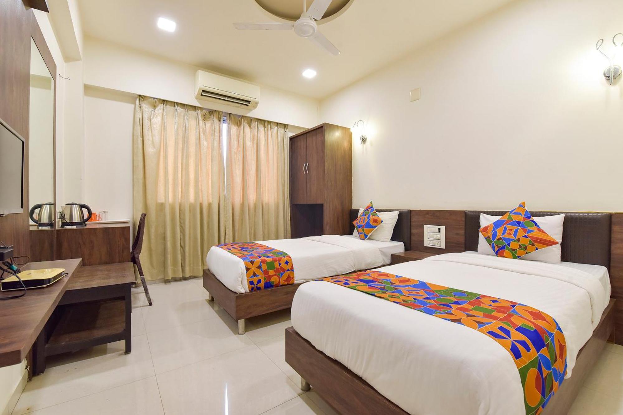 Fabhotel A1 Plaza Ahmedabad Bagian luar foto