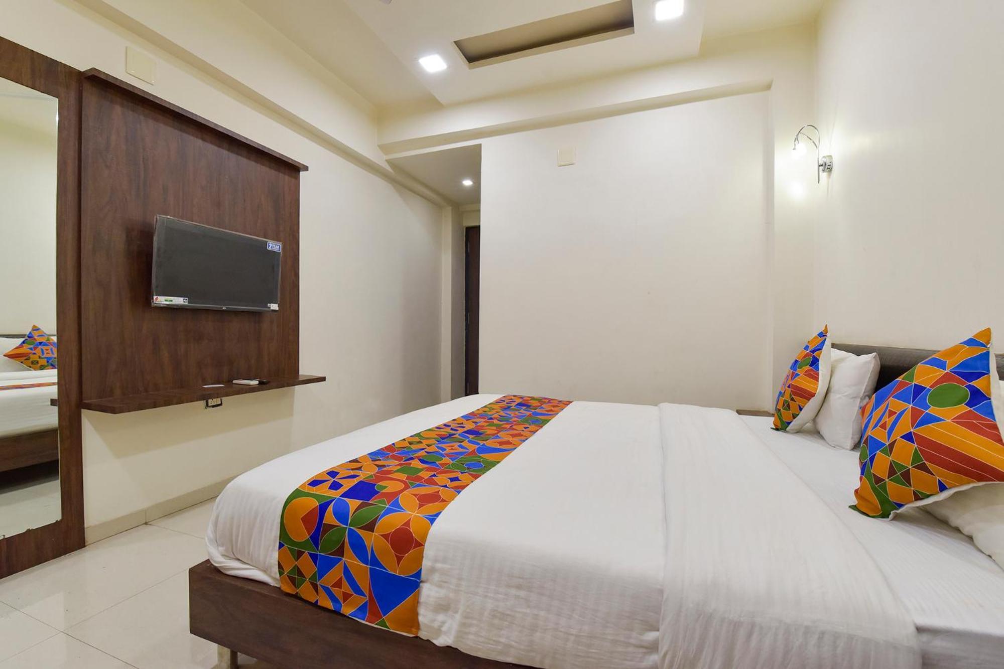 Fabhotel A1 Plaza Ahmedabad Bagian luar foto