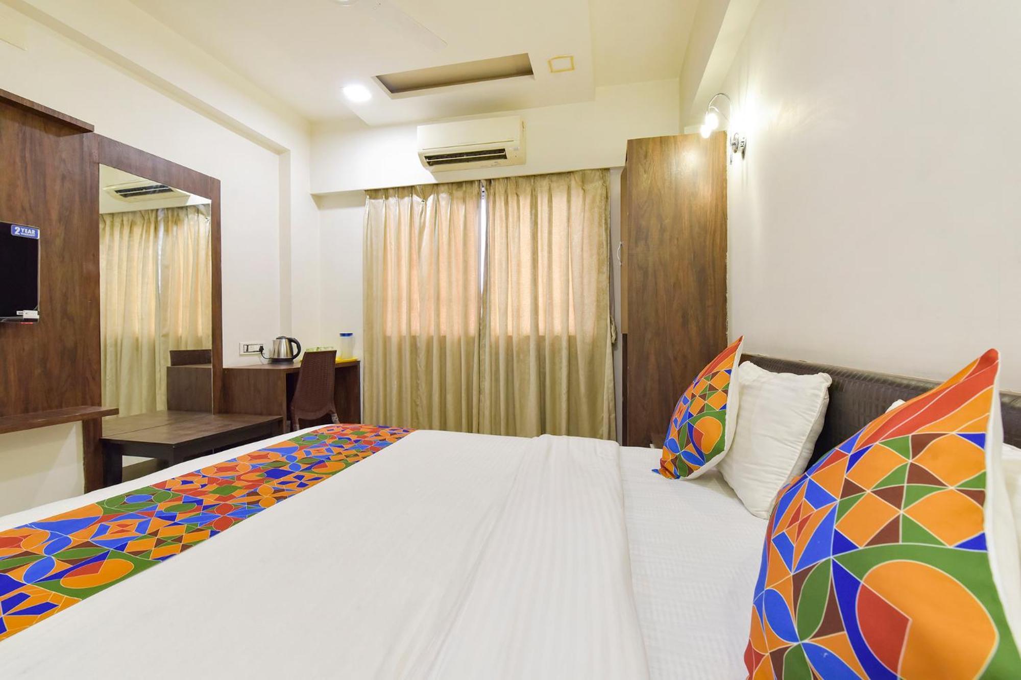 Fabhotel A1 Plaza Ahmedabad Bagian luar foto