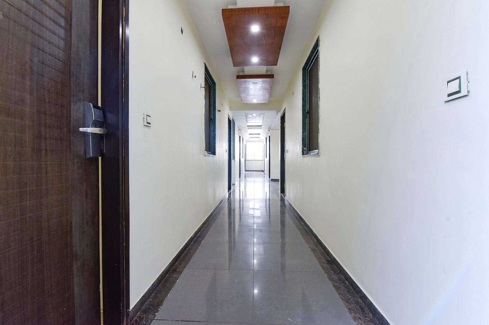 Fabhotel A1 Plaza Ahmedabad Bagian luar foto